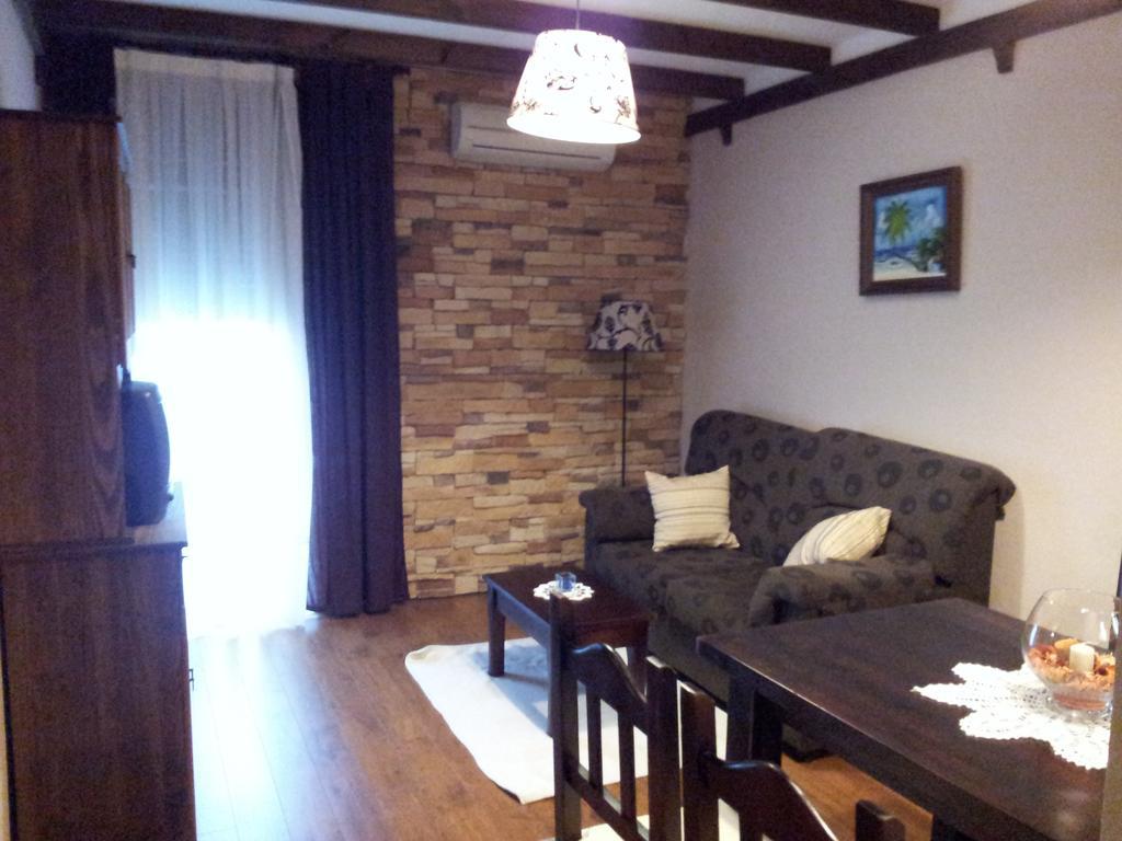 Apartamentos El Mirador Del Soto Sotoserrano Exterior foto